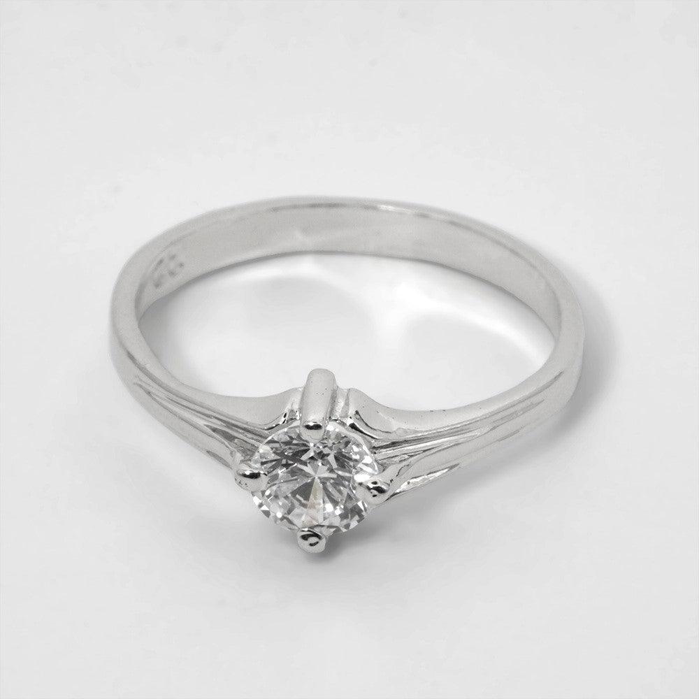 single-stone-zirconia-925-silver-ring 3